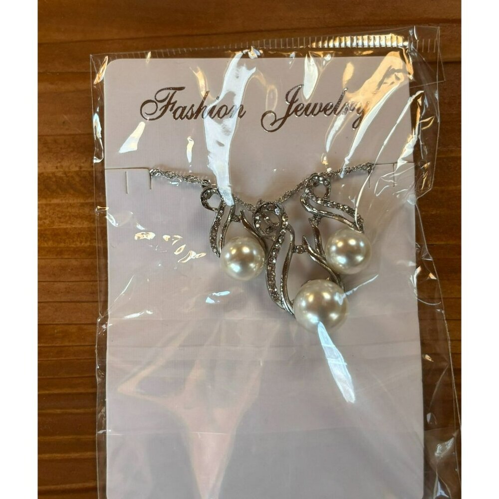 Silver Plated Pearl & Crystal Pendant Necklace & Earrings Set